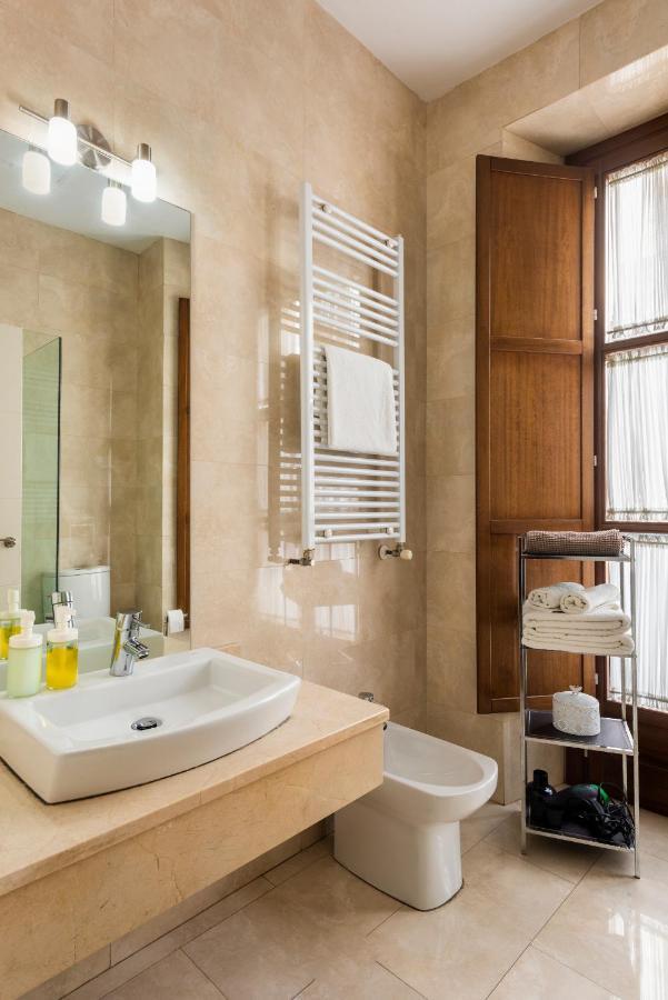 Cathedral Apartment, First Floor إشبيلية المظهر الخارجي الصورة